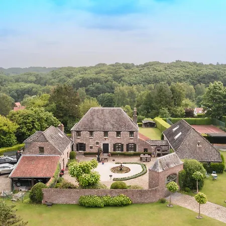 Pensión D Hotes Le Joyau With Indoor Pool And Sauna 4*